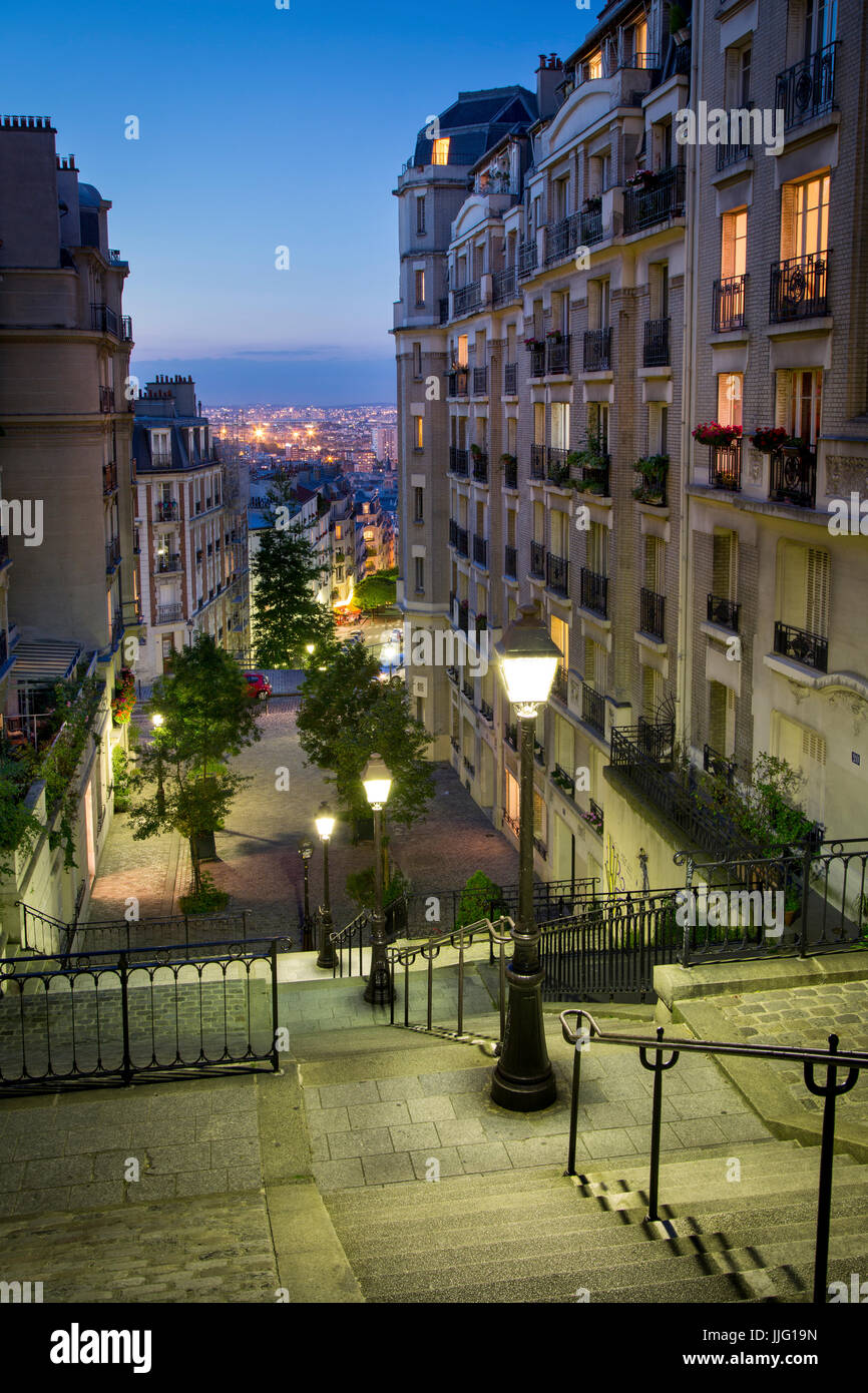 Treppe nach unten Rue du Mont Cenis, Montmartre, Paris, Frankreich Stockfoto