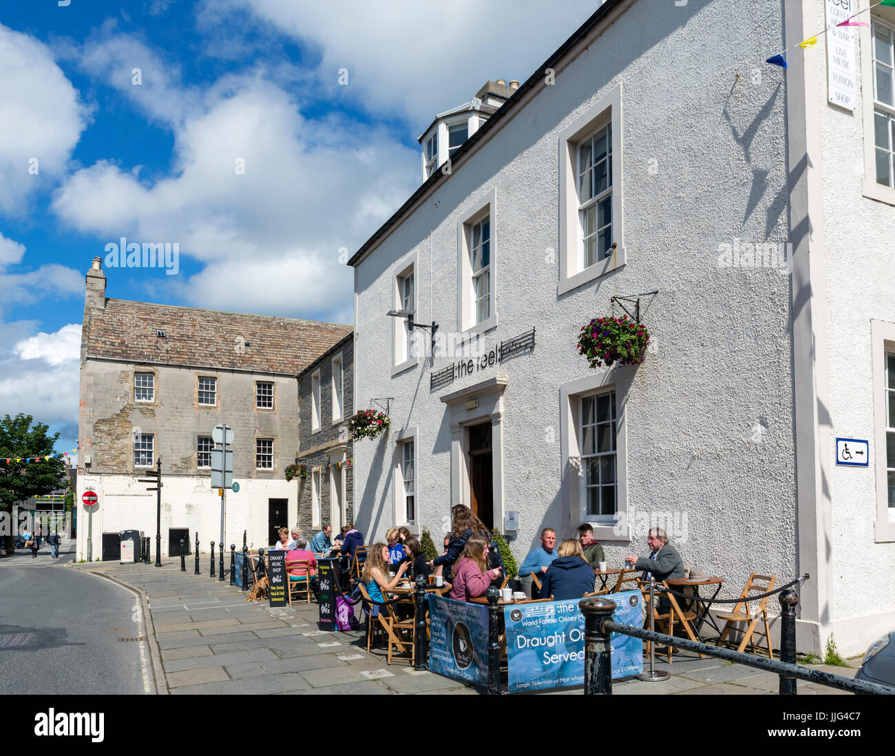 Cafe an der Broad Street im Zentrum Stadt, Kirkwall, Festland, Orkney, Schottland, UK Stockfoto