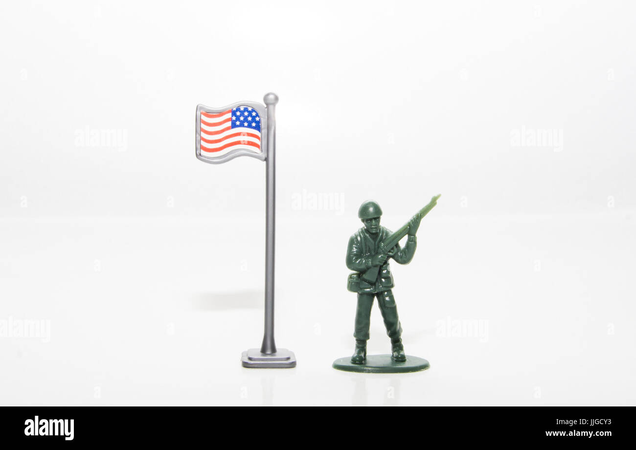 Spielzeugsoldat mit amerikanischen Flagge Stockfoto