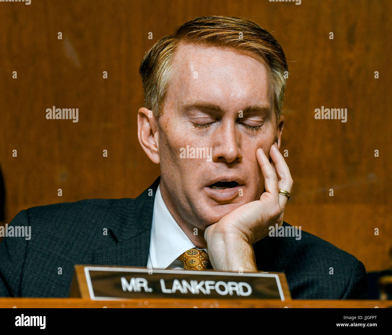 Senator James Lankford Republikaner aus Oklahoma hört um während einer Anhörung des Senat-Unterausschuß auf Mittel Washington DC zu Zeugen. 13. Juni 2017. Stockfoto