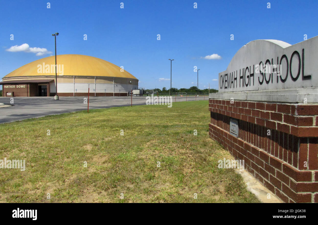 Die goldene Spitze der Panther Kuppel an Okemah High School in Oklahoma. Stockfoto