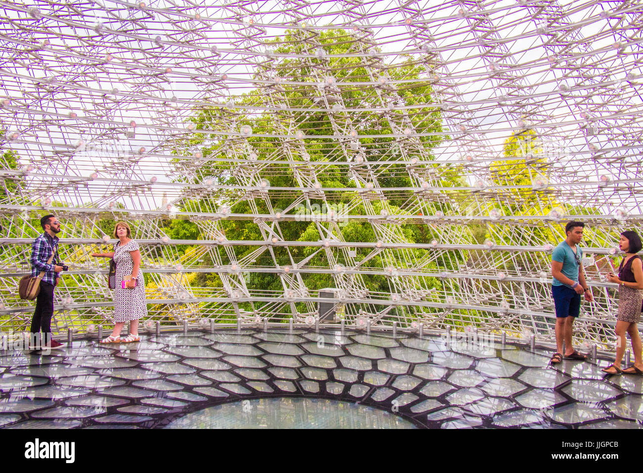 The Hive zeitgenössische Kunstwerke in Kew Gardens, Richmond, London Stockfoto