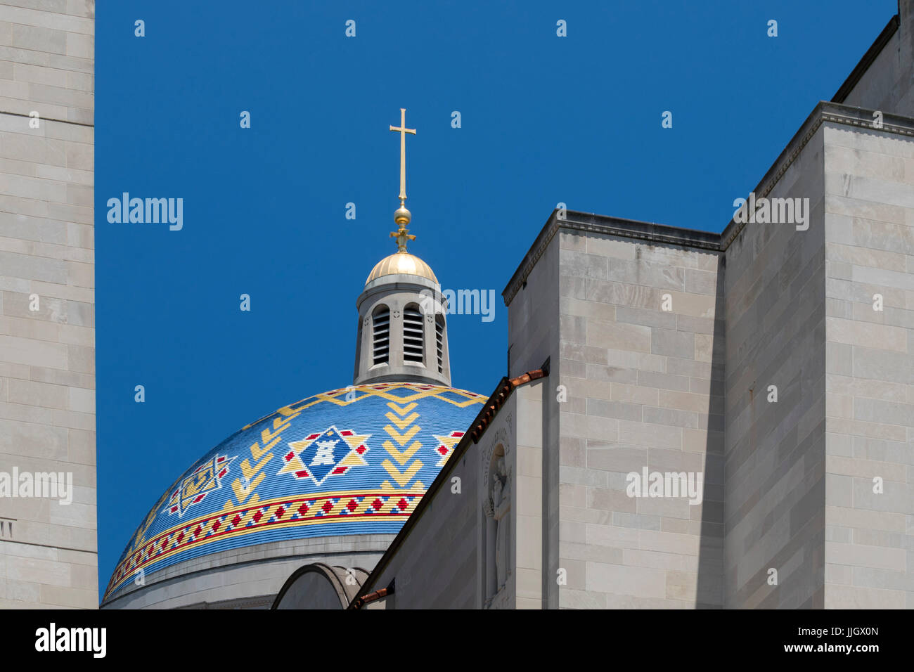 Washington, DC - die Basilica des nationalen Schreins der Unbefleckten Empfängnis. Es ist die größte römisch-katholische Kirche in Nordamerika. Stockfoto