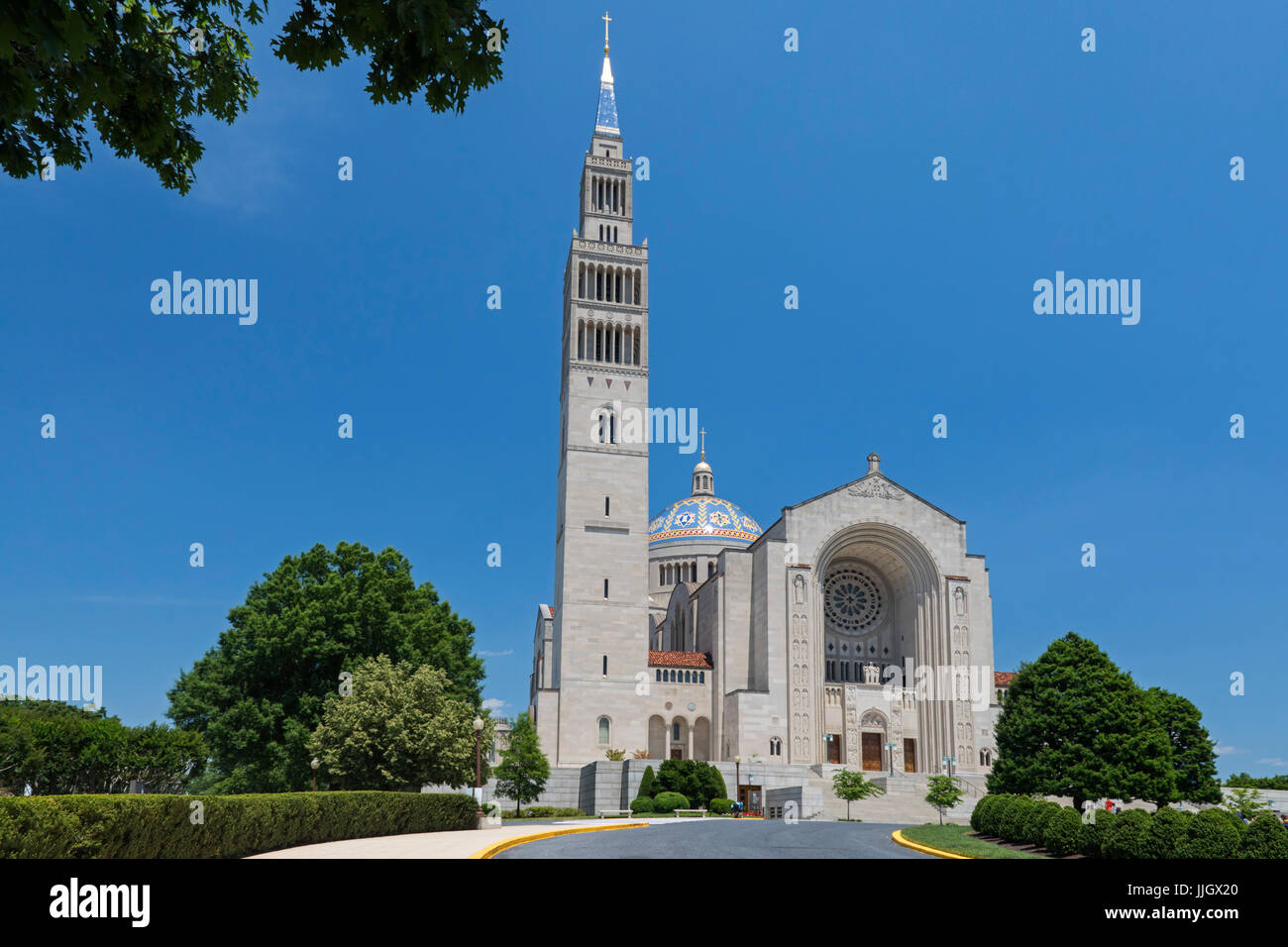 Washington, DC - die Basilica des nationalen Schreins der Unbefleckten Empfängnis. Es ist die größte römisch-katholische Kirche in Nordamerika. Stockfoto