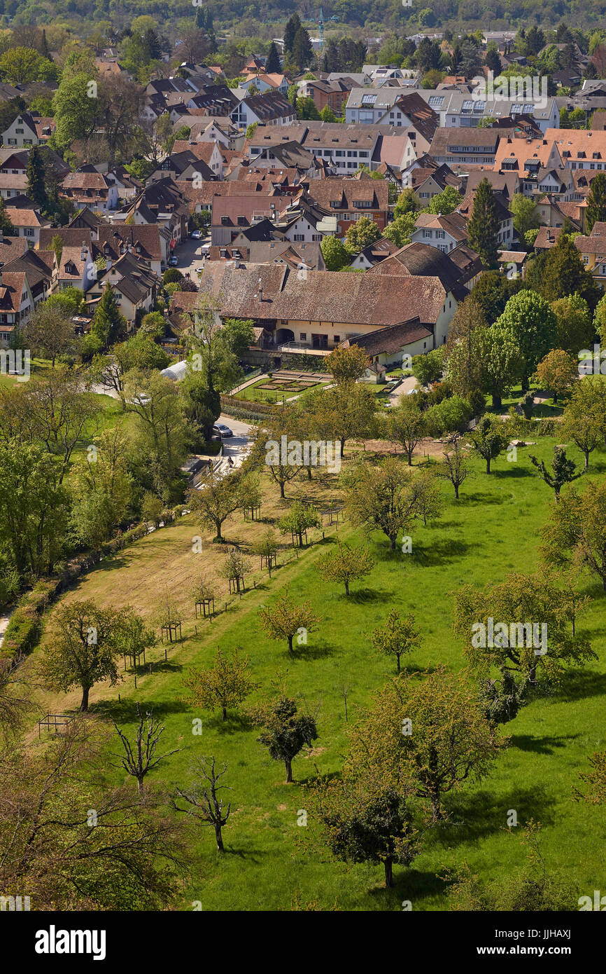 Arlesheim Dorf von oben, mit der Dom-Kirche und die grüne Landschaft - in der Nähe von Basel, Kanton Baselland, Schweiz Stockfoto