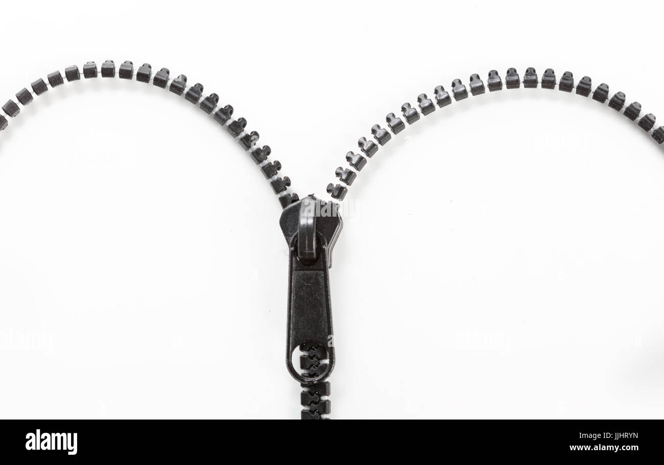 schwarze Kunststoff-Reißverschluss mit weißem Hintergrund und Kopie. Stockfoto