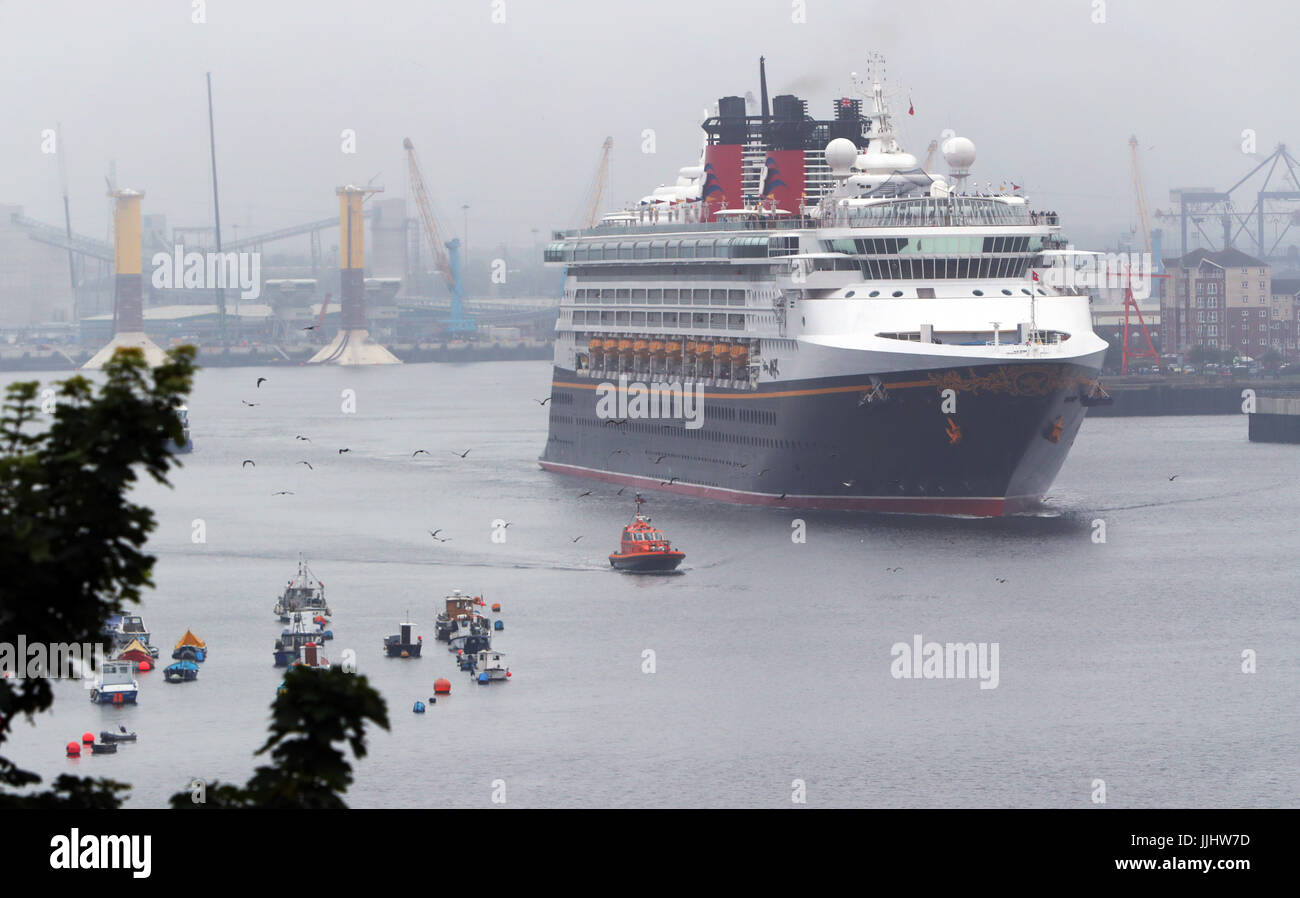 Disney Cruise Schiff Magic Blätter des Flusses Tyne nach einem Besuch im Nordosten. Stockfoto