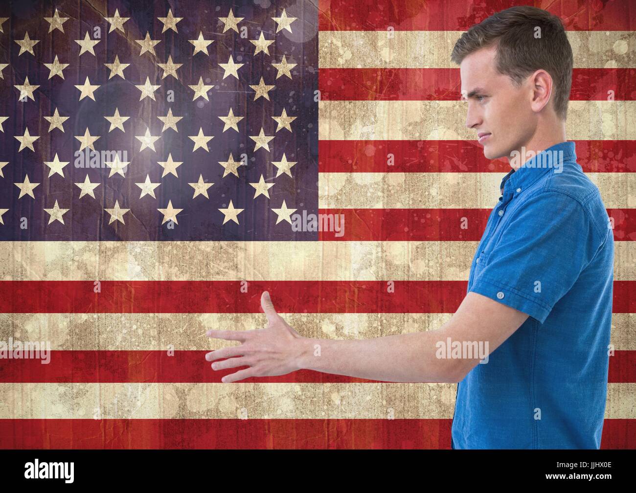 Mann schüttelte seine Hand gegen amerikanische Flagge Stockfoto