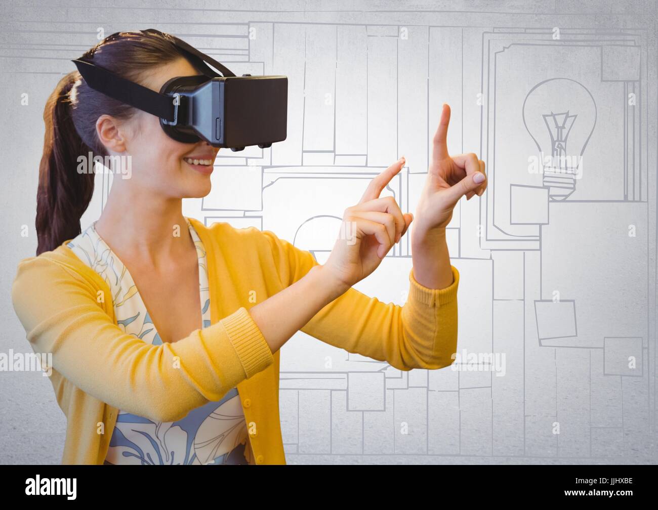 Frau in virtual-Reality-Kopfhörer gegen weiße Hand gezeichnet Wand mit 3d Haftnotizen Stockfoto