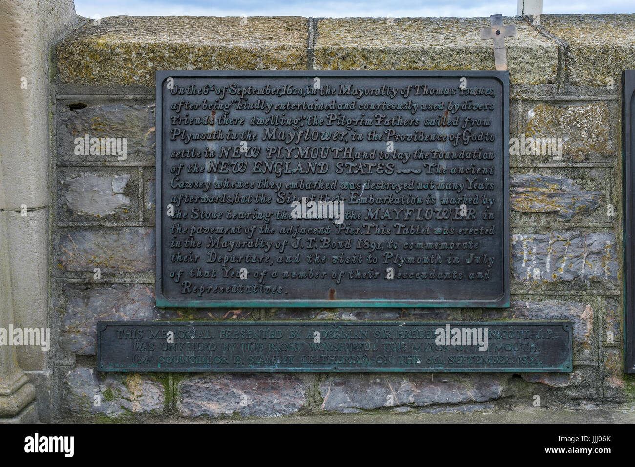 Die "Gründerväter" Gedenktafel an der Wand neben der Treppe Mayflower in Plymouth, Devon - England. Stockfoto