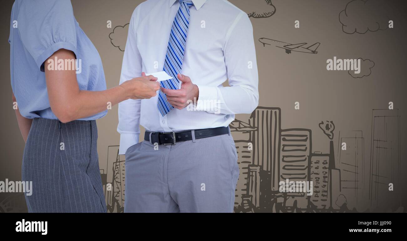 Business-Leute wechseln Karte vor braunem Hintergrund mit Stadt doodle Stockfoto