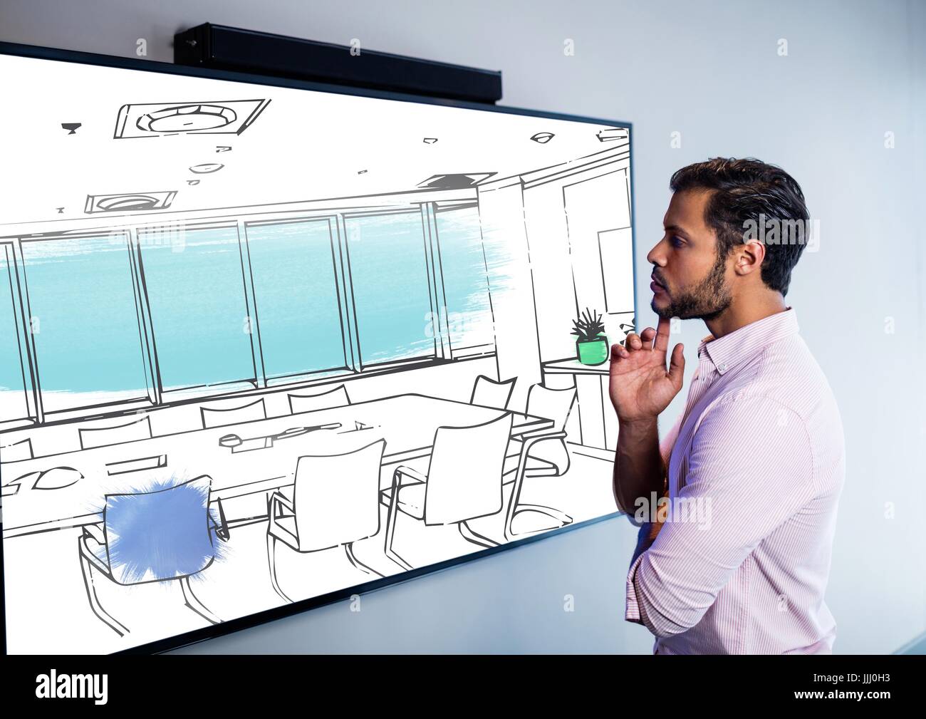 Geschäftsmann sucht den Bildschirm an der Wand und denken auf die neue 3D Design des neuen Tagungsraum Stockfoto