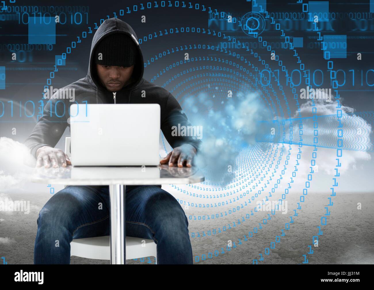 Hacker mit einem Laptop vor digitale Schilder Stockfoto