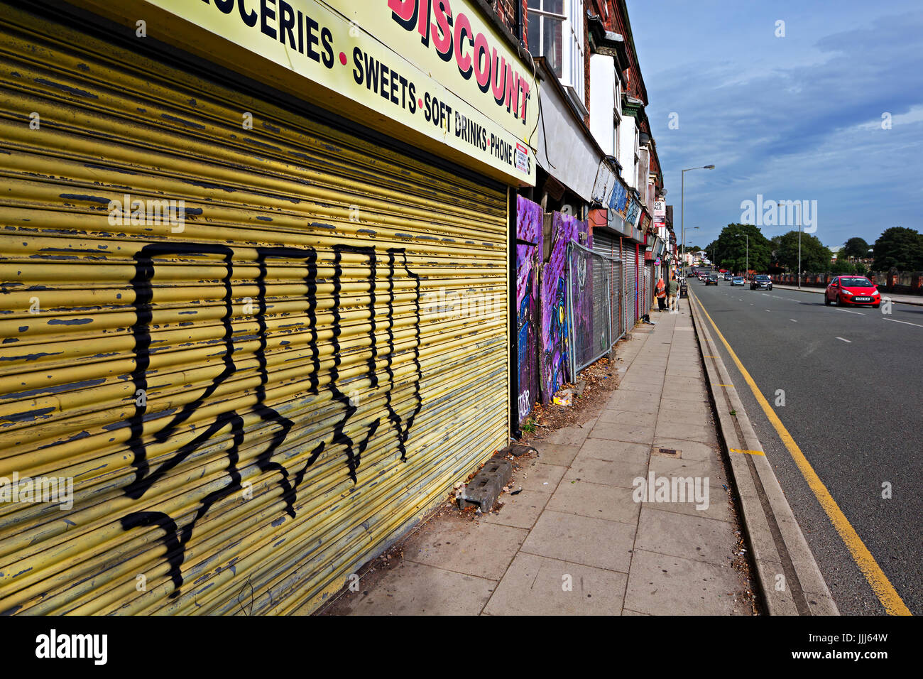 Verfallene leer Reihenhaus Geschäfte zum Verkauf für £1 von Liverpool City Council angeboten. Stockfoto