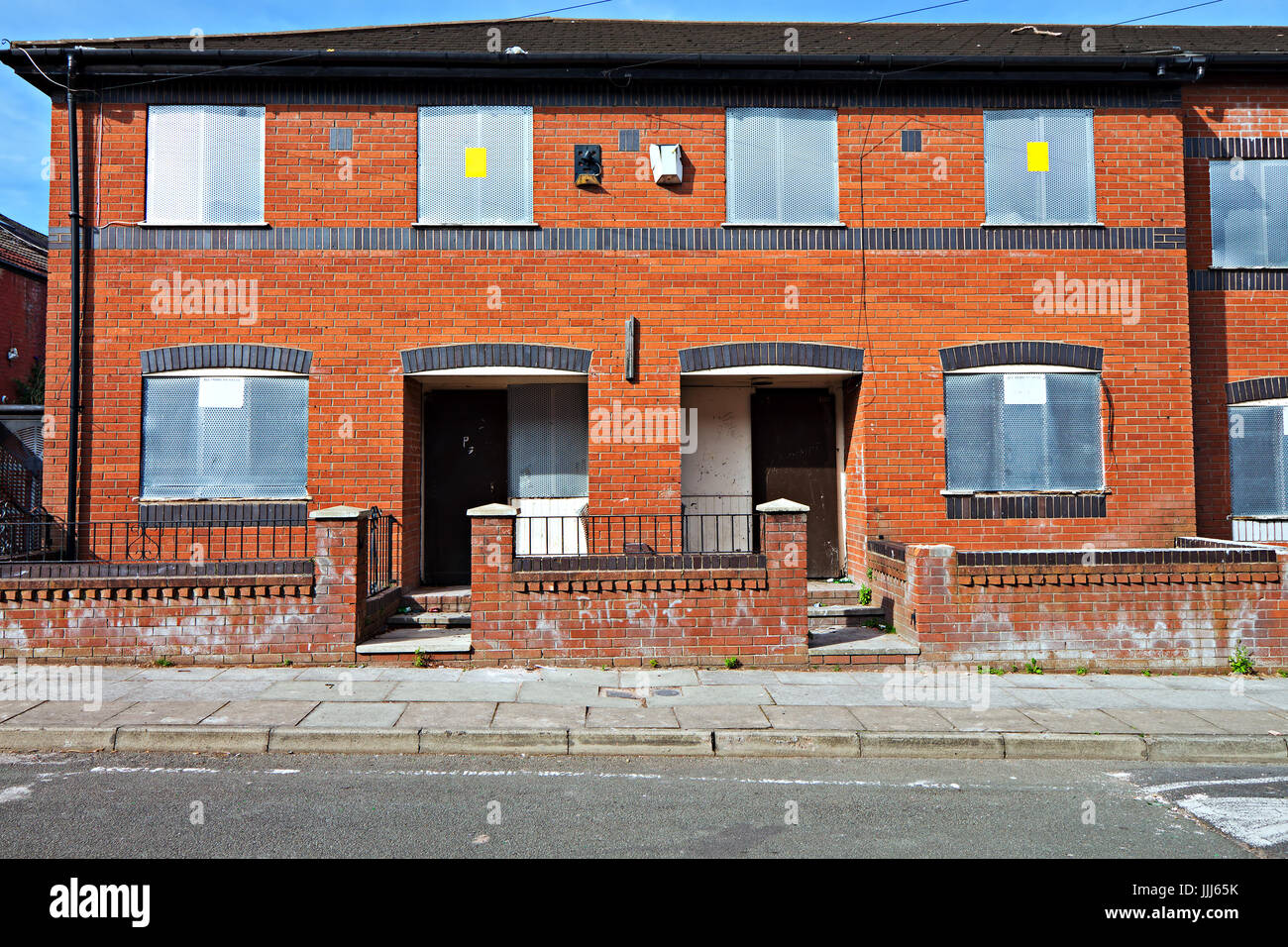 Verlassenen leeren Reihenhaus Häuser zum Verkauf für £1 von Liverpool City Council angeboten. Stockfoto