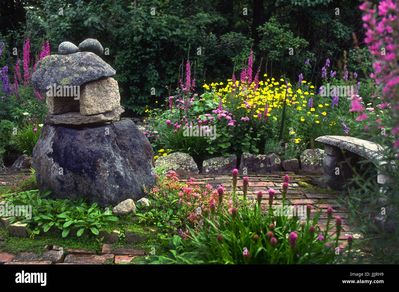 Gestapelte Rock Dekor-Blume Ziergarten Stockfoto