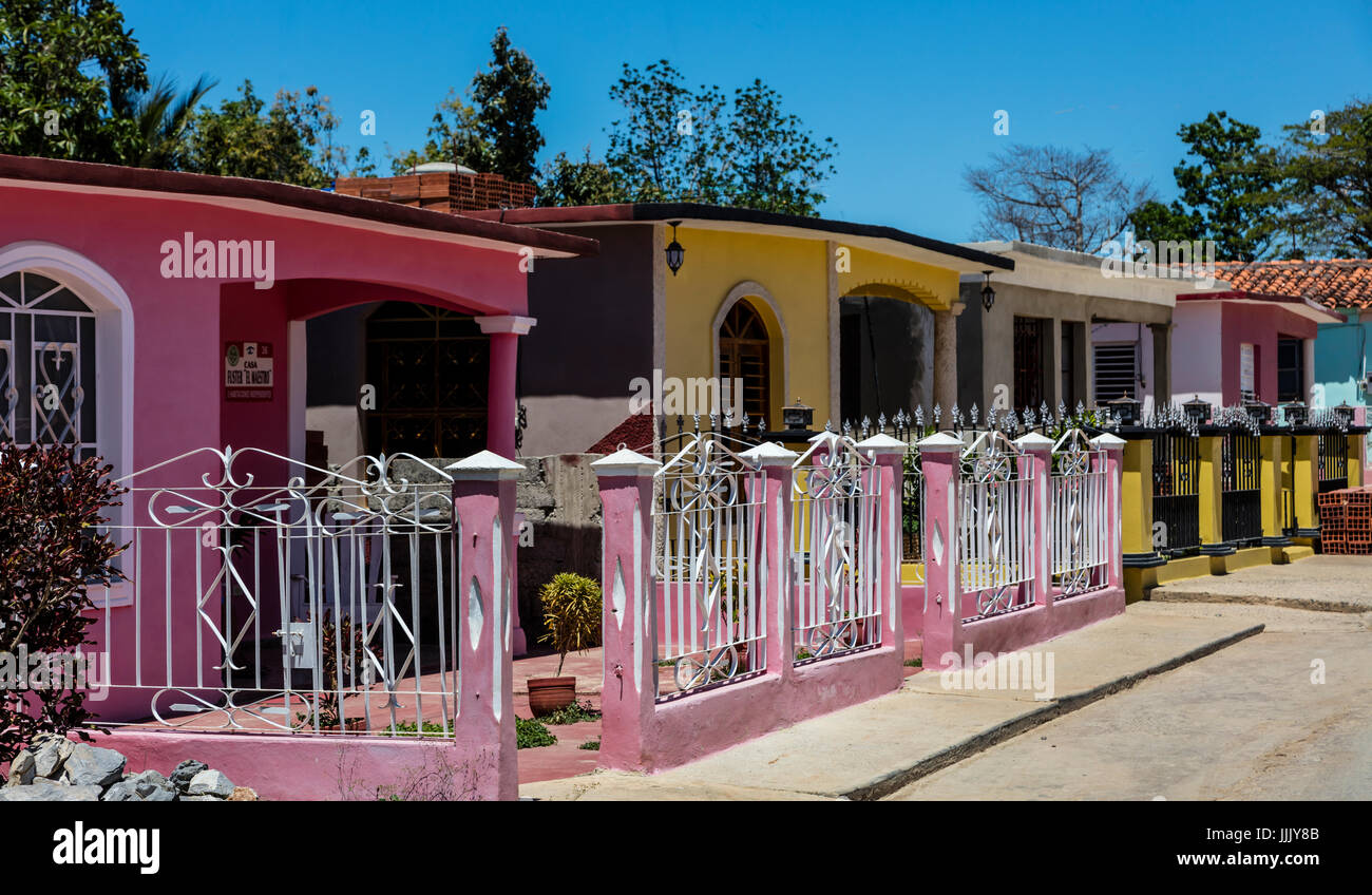 Die malerischen Häuser von Vinales dienen als CASA PARTICULARES zuhause bleibt, hilft zur Unterstützung der lokalen Wirtschaft - VINALES, Kuba Stockfoto