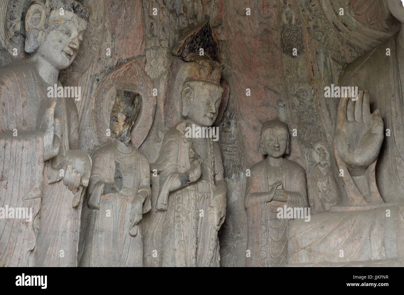 Luoyang, Provinz Henan, China - 21 April 2011: Buddha-Statuen auf der Klippe, Fengxiansi, Longmen Grotten. Stockfoto