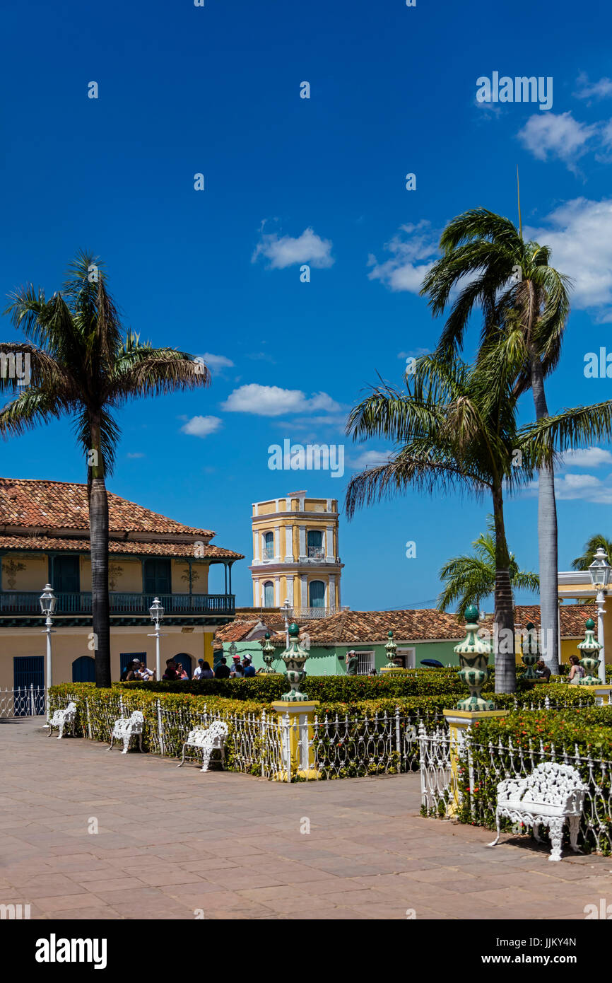 Die PLAZA MAYOR ist umgeben von historischen Gebäuden im Herzen der Stadt - TRINIDAD, Kuba Stockfoto