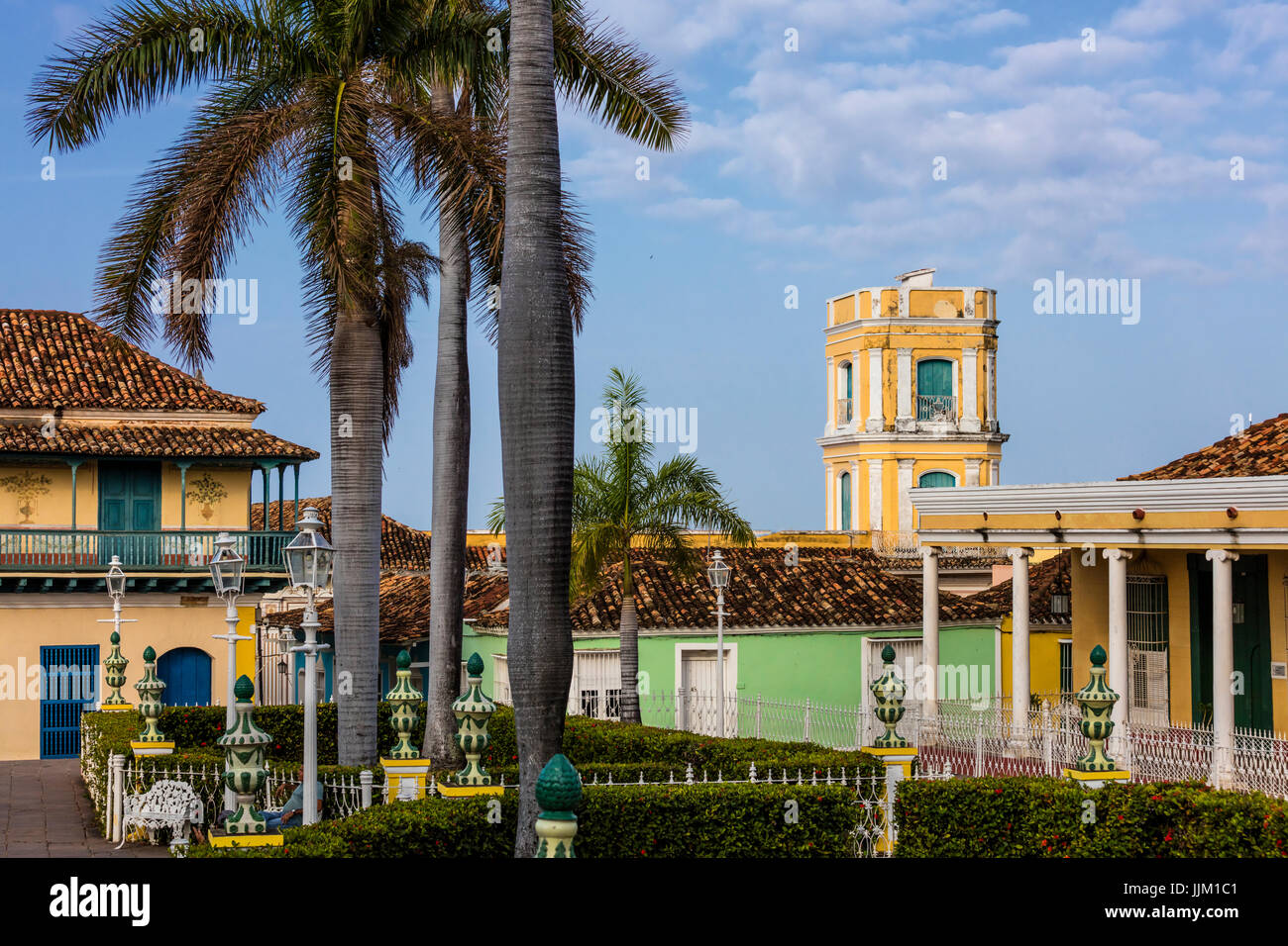 Die PLAZA MAYOR ist umgeben von historischen Gebäuden im Herzen der Stadt - TRINIDAD, Kuba Stockfoto