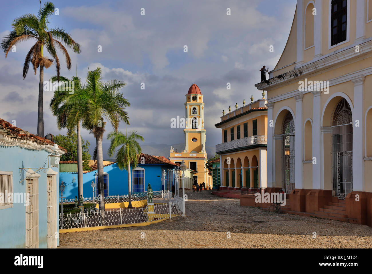 Der Glockenturm des MUSEO NACIONAL DE LA LUCHA CONTRA BANDIDOS von der PLAZA MAYOR - TRINIDAD, Kuba Stockfoto