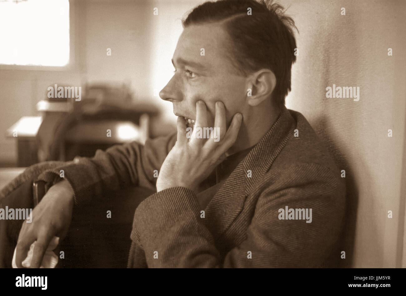 Walker Evans, Profil, hand bis zu Gesicht. Locke, Edwin, Fotograf. ERSTELLT/PUBLISHED1937 Feb. Stockfoto