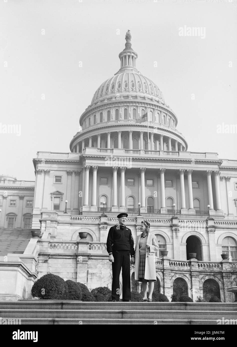 Washington, D.C. Hugh und Lynn Massman Sightseeing an ihrem ersten Tag in Washington. Ihr Baby wird gesorgt ist in den Kindergarten bei den Vereinten Nationen Service Center.Bubley, Esther, Fotograf. ERSTELLT/PUBLISHED1943 Dec. Stockfoto