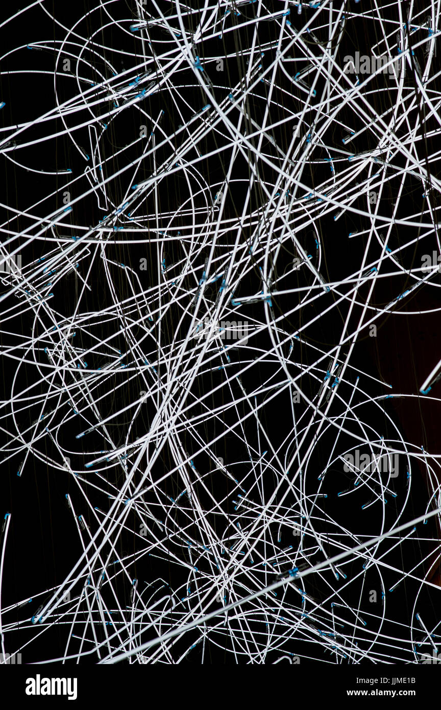 Formen im Raum... durch Licht (rechtzeitig) von walisischen Künstlerin Cerith Wyn Evans auf dem Display im Juni 2017 Uintil 20. August 2017 in der Tate Britain Duveen Galerien Stockfoto