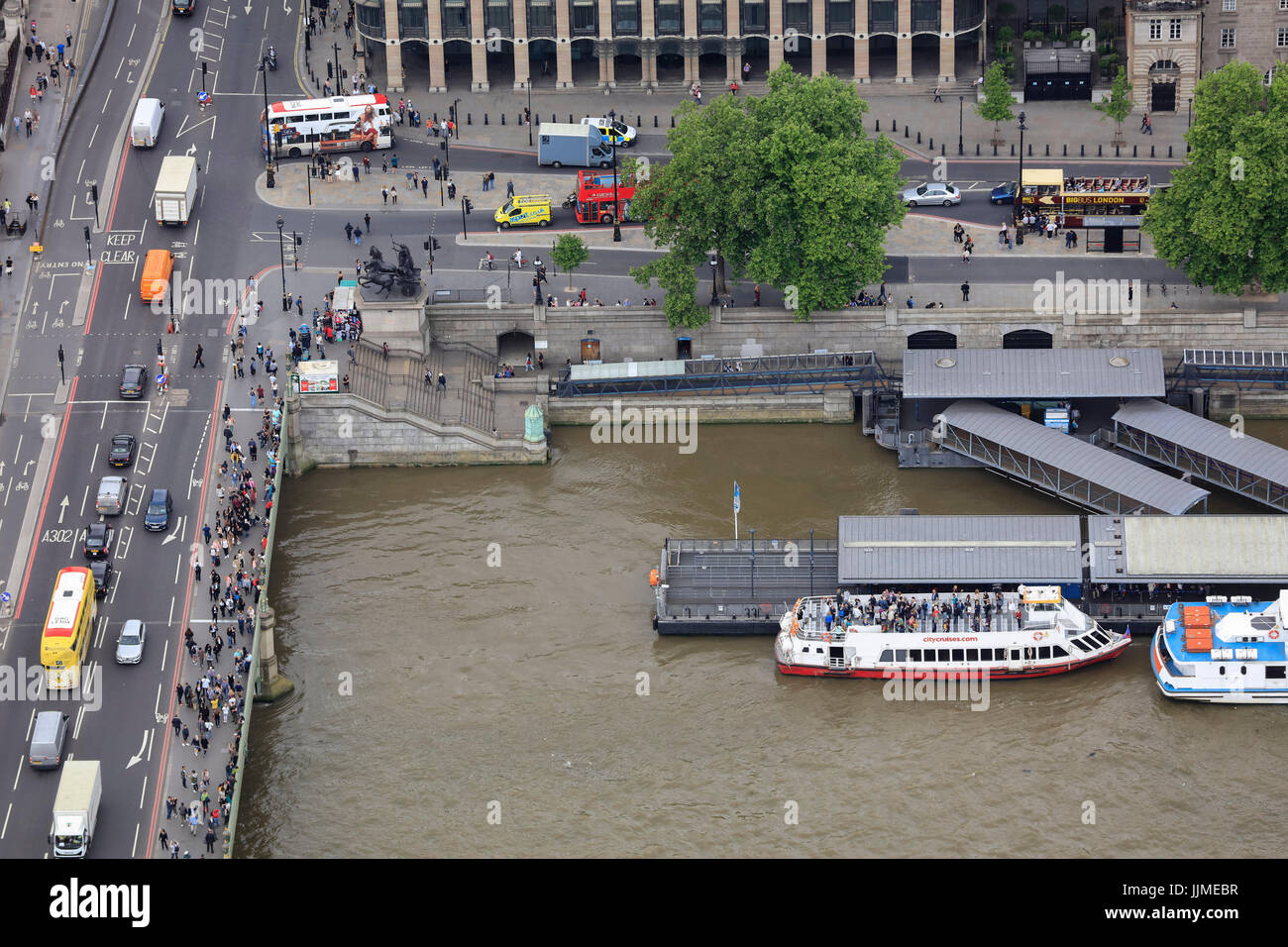 Eine Fläche von Victoria Embankment und Westminster Pier in der Nähe von Westminster Bridge Stockfoto