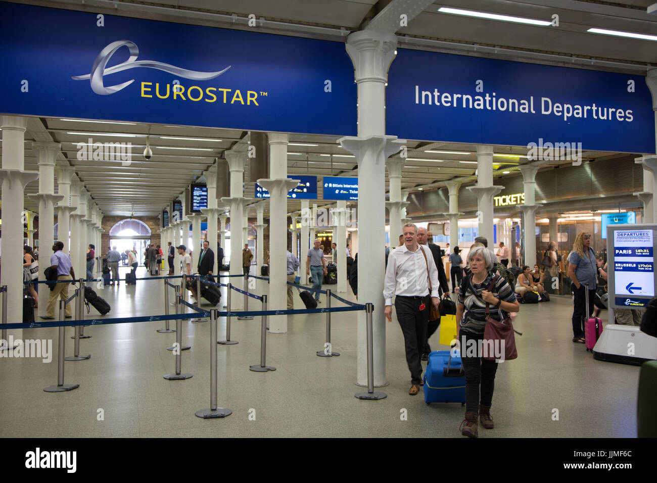 Eurostar International Departures Bahnhof Kings Cross St. Pancras, London Stockfoto