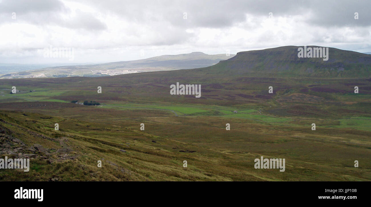 Der Pennine Way - Penyghent aus Brunnen fiel Stockfoto