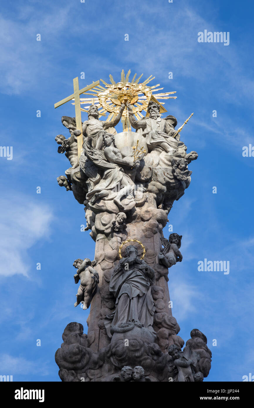 Kremnica - oben in der barocken Dreifaltigkeitssäule Spalte auf dem Safarikovo Platz von Dionyz Ignaz Staneti (1765-1772). Stockfoto