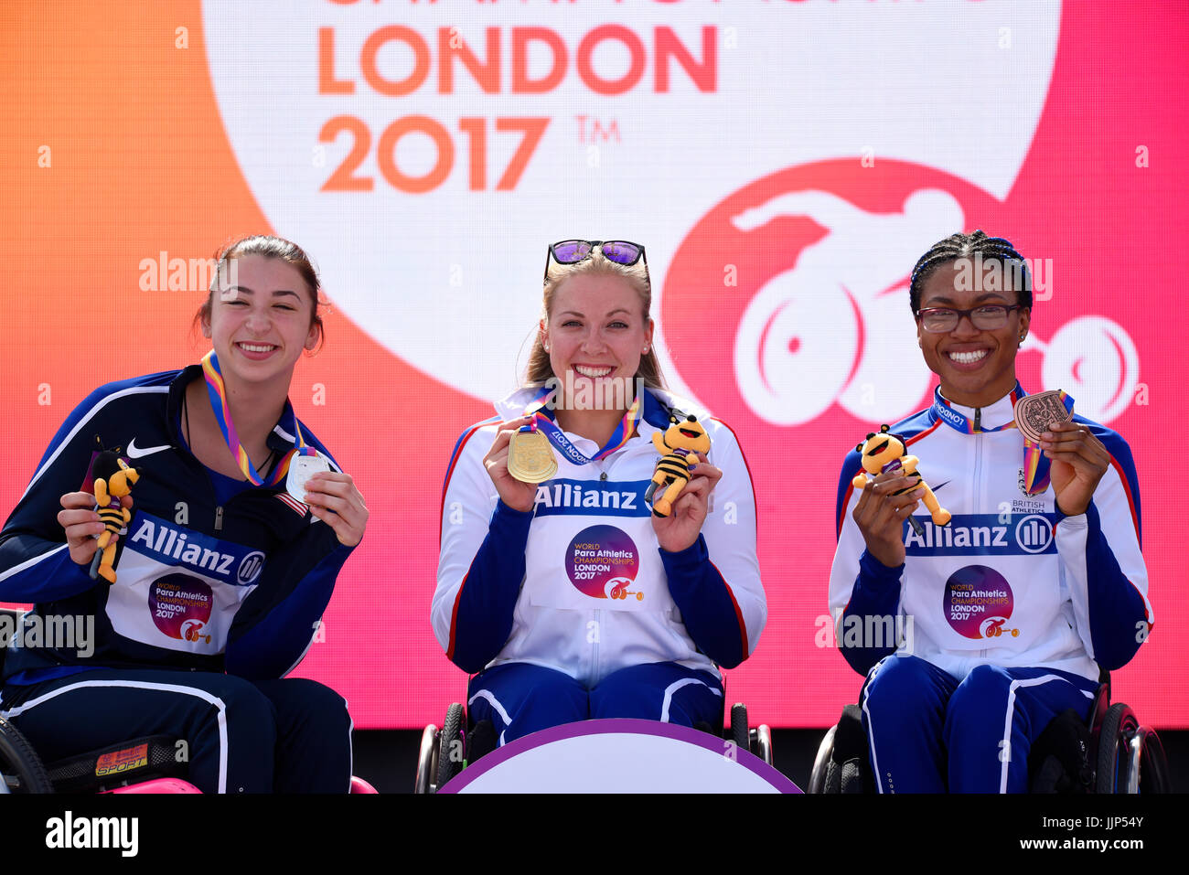 Medaillengewinner für das 800-m-Rollstuhlrennen T34 bei den Para Athletics World Championships im Londoner Olympiastadion, London, 2017 Stockfoto