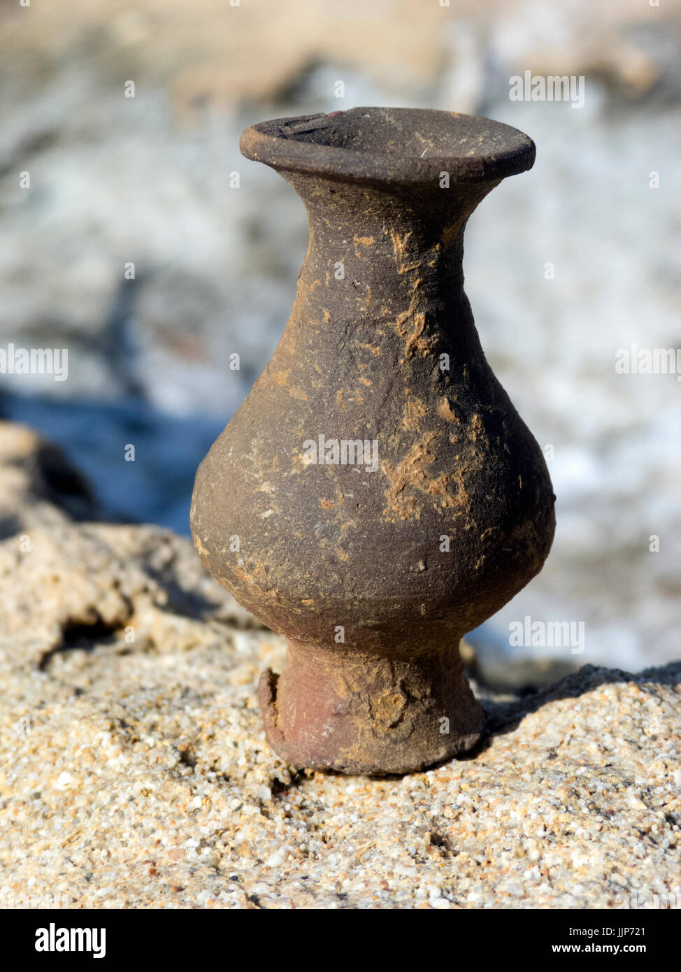 Minoischen Keramik Glas in Kreta Boden Felswand wahrscheinlich aus dem Vulkanausbruch von Santorin und Kreta Strand gefunden. Stockfoto