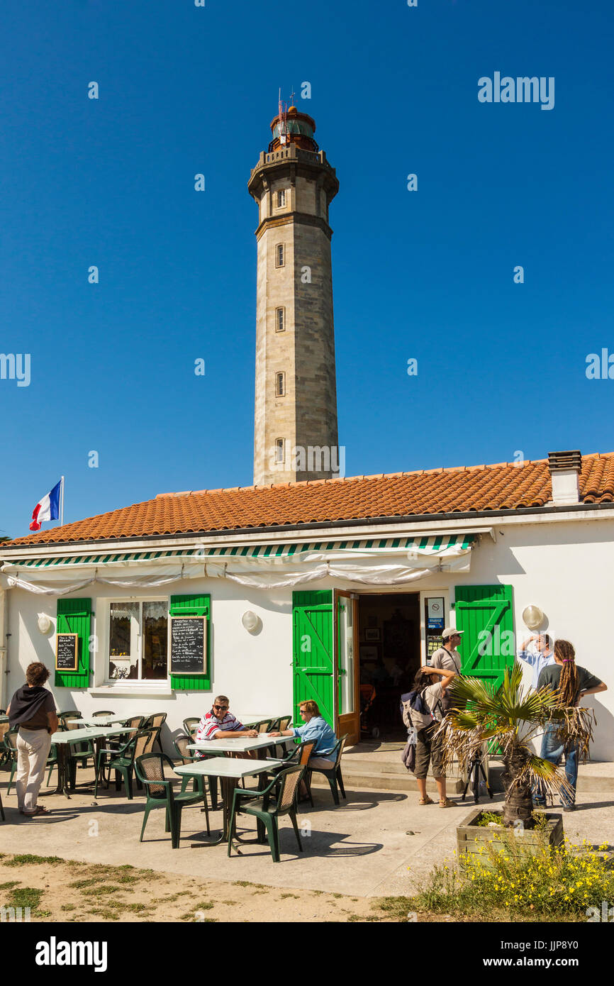 Café du Phare im Le Phare des Baleines (Leuchtturm der Wale), westlichen Spitze der Insel. Ile de Ré, Charente-Maritime, Frankreich Stockfoto
