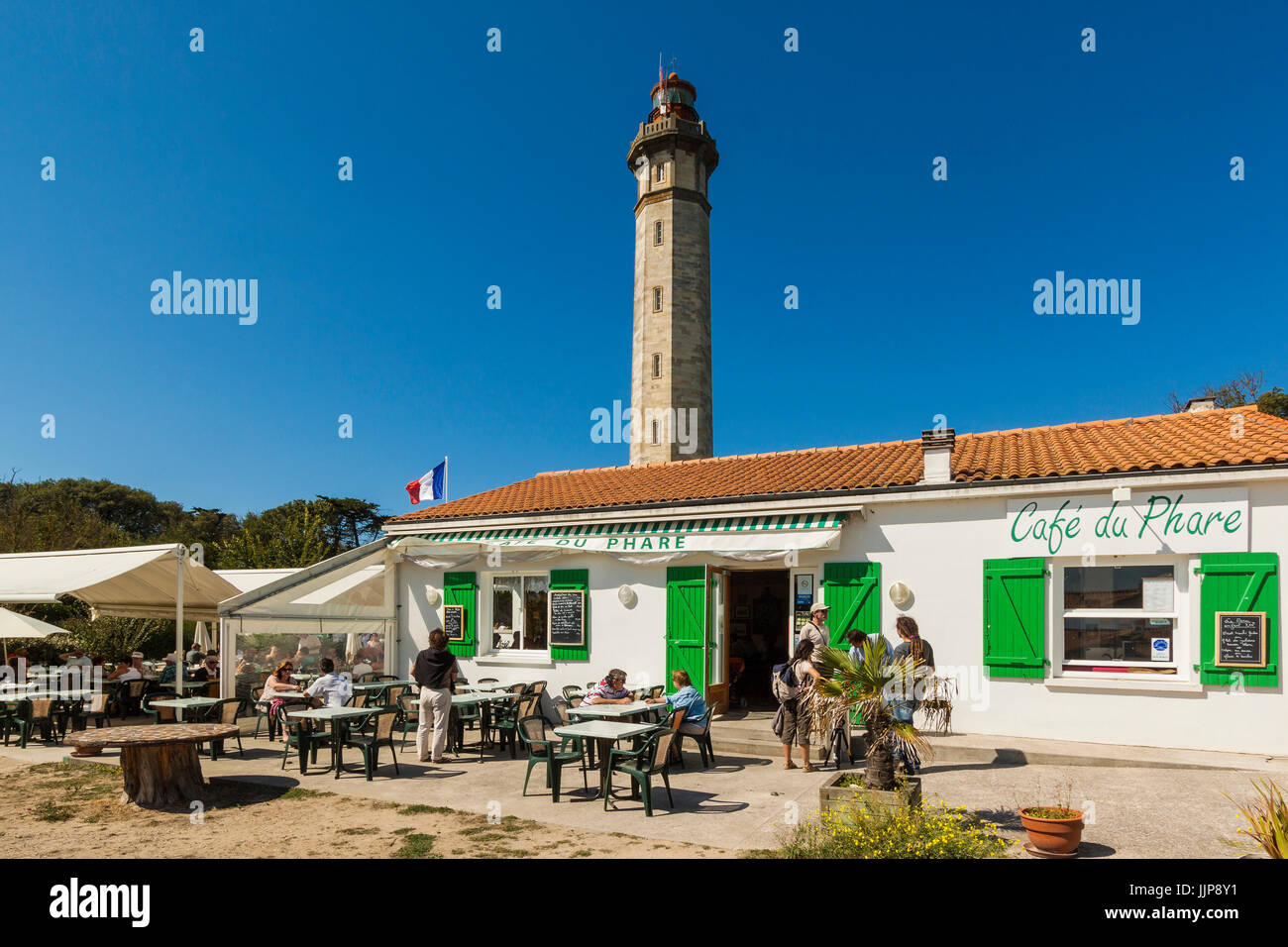 Café du Phare im Le Phare des Baleines (Leuchtturm der Wale), westlichen Spitze der Insel. Ile de Ré, Charente-Maritime, Frankreich Stockfoto