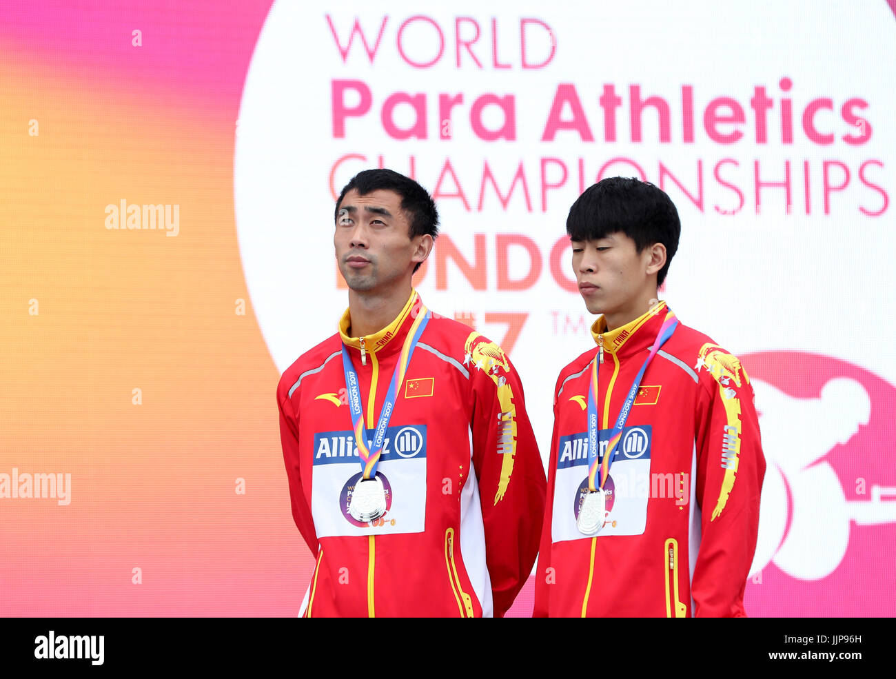 China ist di Dongdong (rechts) und führen Deyi Mao mit ihren Silbermedaillen nach die Männer 400m T11 tagsüber fünf der 2017 Para Leichtathletik-Weltmeisterschaften in London Stadion Stockfoto
