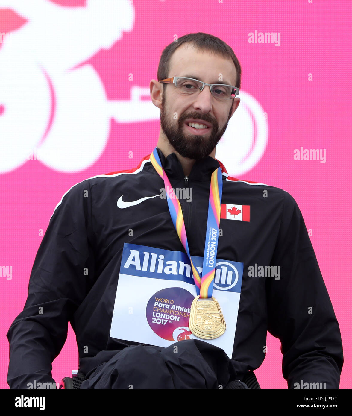 Kanadas Brent Lakatos mit seiner Goldmedaille nach die Männer 400 m-Finale T53 tagsüber fünf der 2017 Para Leichtathletik-Weltmeisterschaften in London Stadion Stockfoto