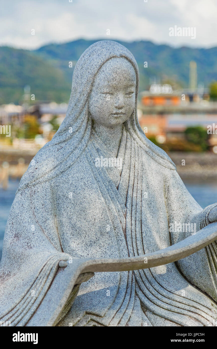 Murasaki Shikibu Statue in Uji Bezirk, Kyoto, Japan. Stockfoto