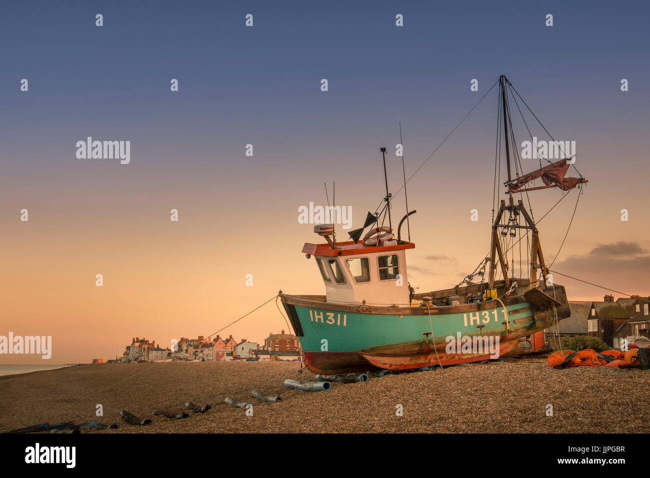 Angelboot/Fischerboot am Strand von Aldeburgh. Stockfoto