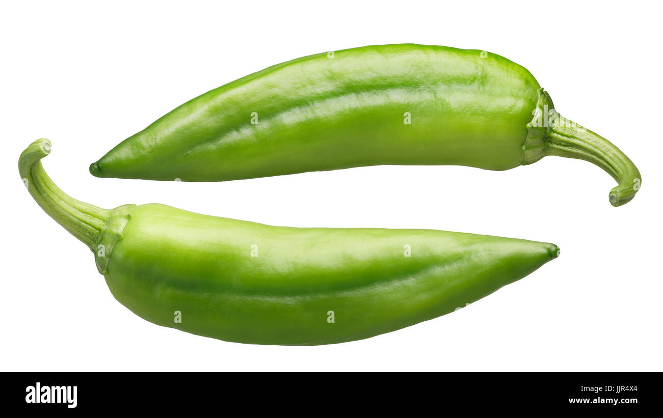 Numex Big Jim grüne Chilli, ganze. New Mexico Fruchttyp (Capsicum Annuum). Beschneidungspfade Stockfoto