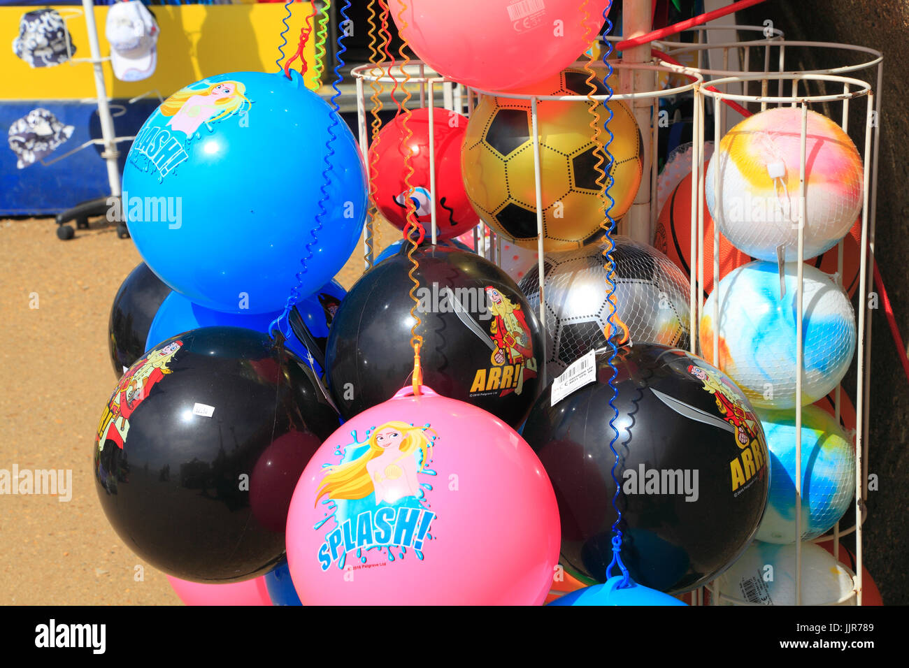 Am Meer, Geschenk, Spielzeug, Shop, Multi farbige Luftballons, England, UK Stockfoto