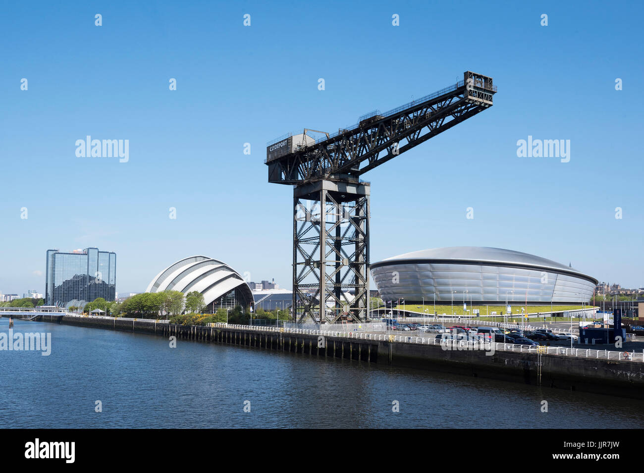 Sehenswürdigkeiten auf dem Fluss Clyde in Glasgow einschließlich Finnieston Carane, Hydro und dem Messegelände. Stockfoto