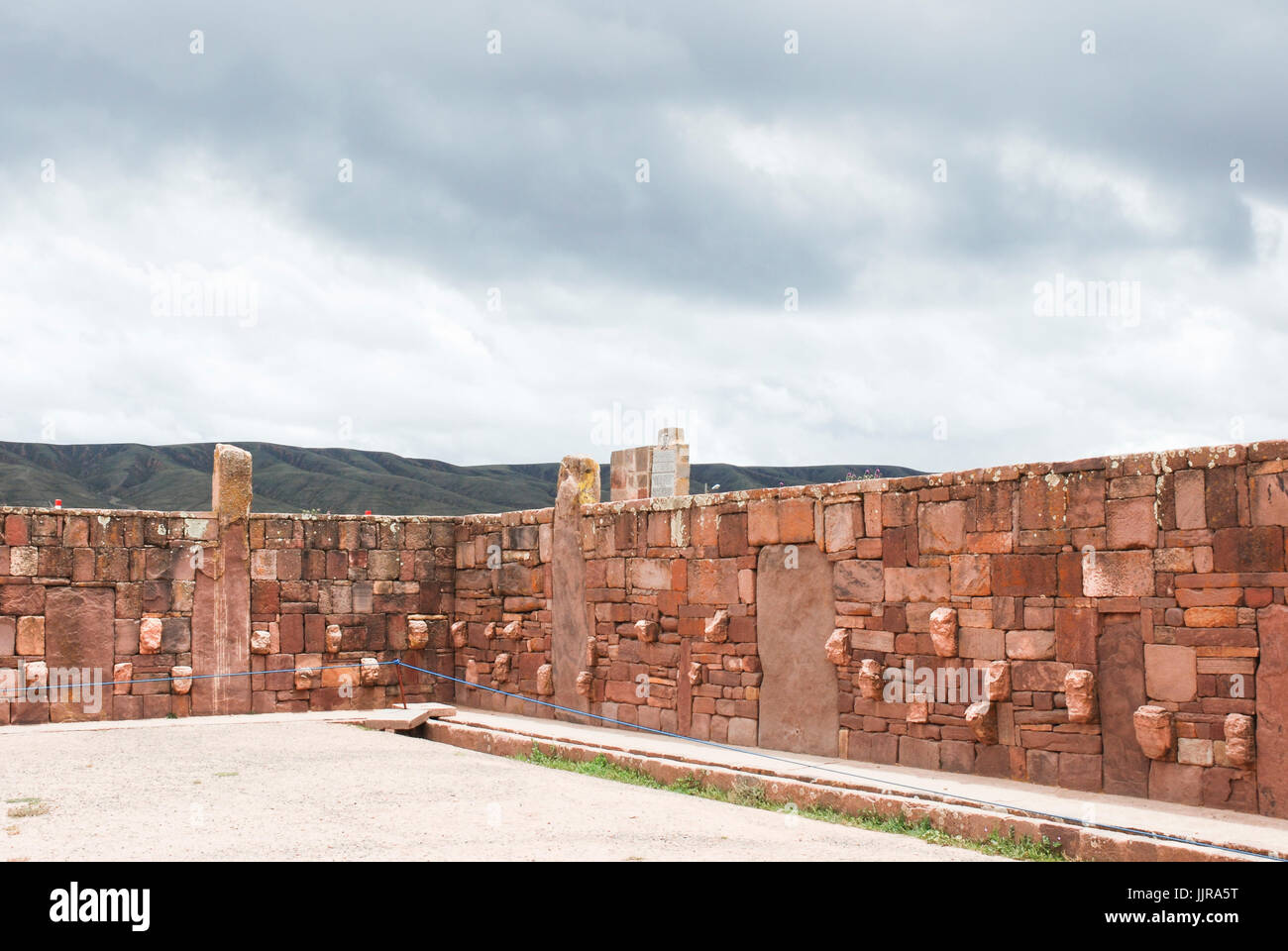 Kalasasaya Tempel in Tiwanaku, präkolumbische archäologische Stätte, Bolivien, Südamerika. UNESCO-Weltkulturerbe Stockfoto