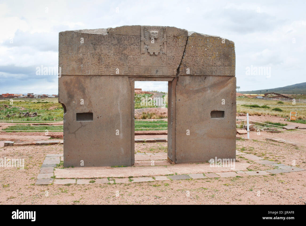 Tor der Sonne, Tiwanaku oder Tiahuanaco, präkolumbische archäologische Stätte, Bolivien, Südamerika. UNESCO-Weltkulturerbe Stockfoto