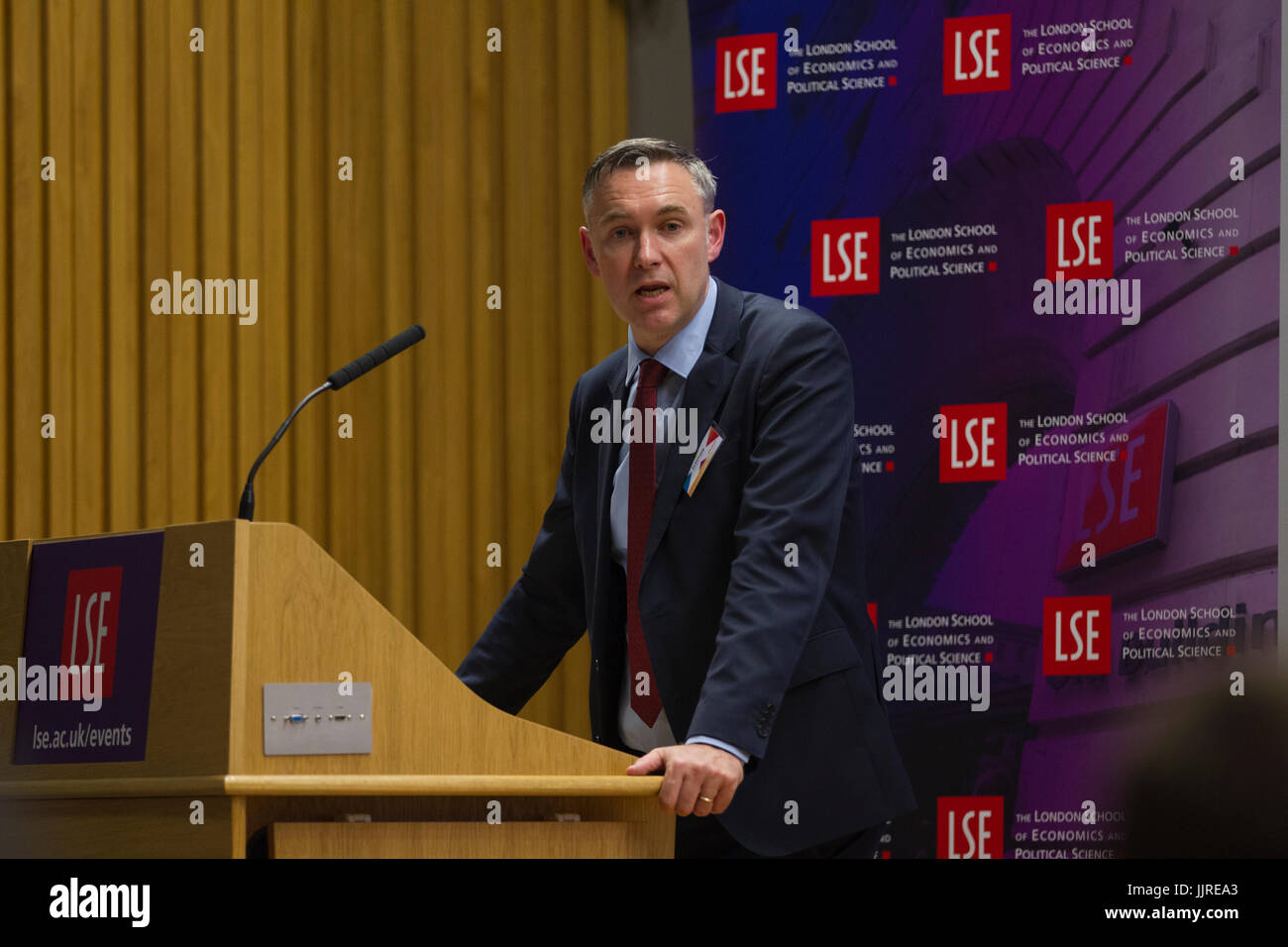 Professor Simon Hix anlässlich der London School Of Economics - Wirtschaft & politische Ökonomie, Wahl-Nacht-Party-2017, London, England, UK Stockfoto