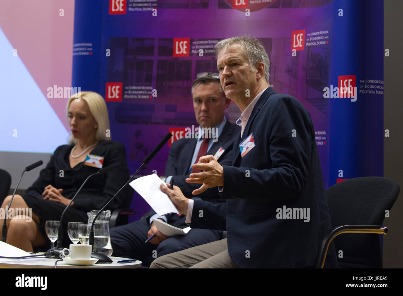 Professor Sara Hobolt, Professor Simon Hix (Mitte) und David Goodhart auf einem Panel auf The London School Of & Political Economy, Wahl-Nacht-Party-2017 Stockfoto