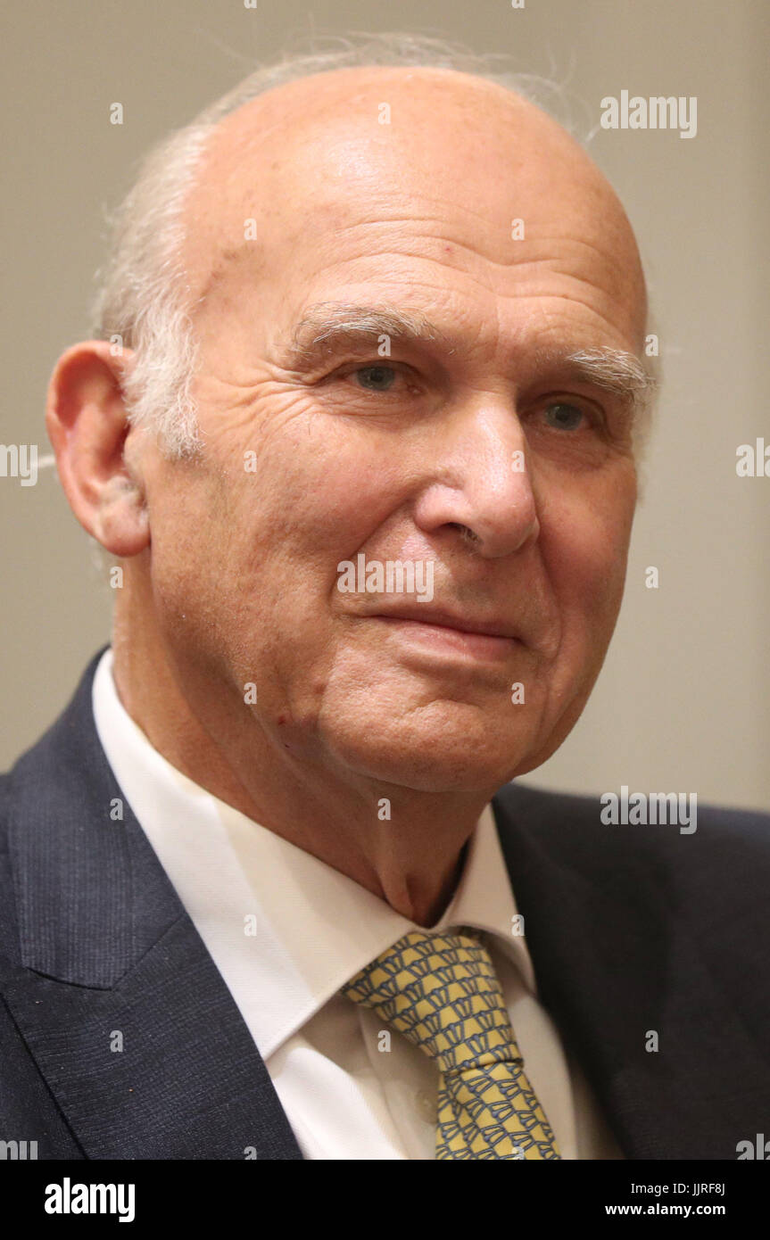 Sir Vince Cable, der neue Führer der Liberaldemokraten, im Zentrum von London St Ermin Hotel ist. Stockfoto