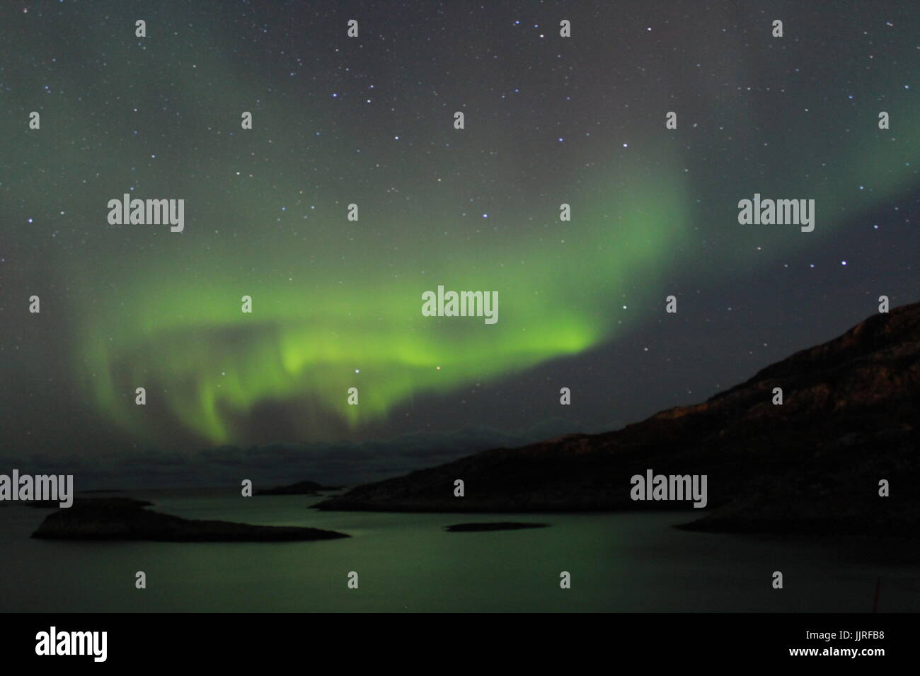 Nordlichter über den Fjorden in Tromsø Stockfoto