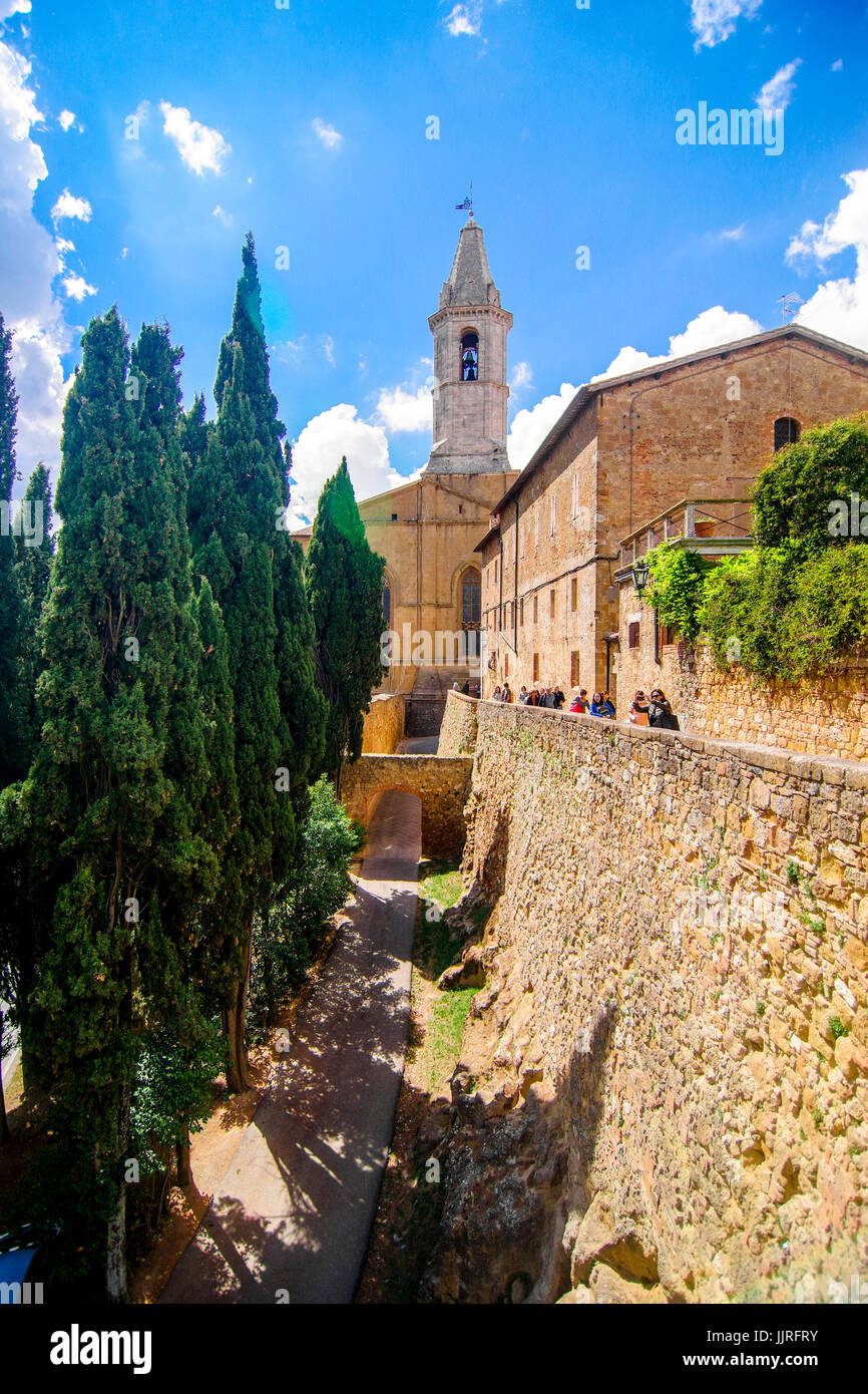 Straßenszenen aus der schönen alten Stadt Pienza, wo der Pecorino-Käse aus InTuscany, Italien kommt Stockfoto